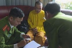 Giả danh tu sĩ đánh tráo tiền thật bằng tiền âm phủ