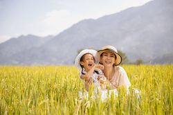Hà Kiều Anh đưa ba con khám phá Mù Cang Chải