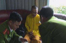 Tu sĩ dởm lừa cúng cầu lộc, đánh tráo 49 triệu bằng tiền âm phủ