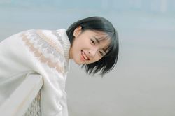 Em có thể bình tĩnh đi qua những tổn thương mà không cần phải cố tỏ ra mạnh mẽ