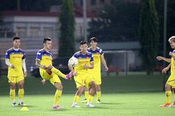 Khi tuyển Việt Nam và U22 Việt Nam 'nội chiến'