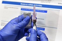 Chuyên gia Mỹ tán thành sử dụng vaccine Covid-19 của Moderna