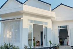 Cô gái 25 tuổi xây tặng cha mẹ ngôi nhà màu trắng tuyệt đẹp