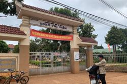 Hiệu trưởng trường cấp 2 bị giáo viên tố gây chia rẽ