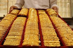 Vàng thế giới 'đạt đỉnh', trong nước chỉ tăng thêm 100 nghìn đồng/lượng