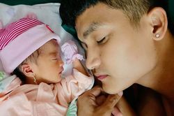Mạc Văn Khoa giới thiệu con gái mới sinh Mạc Linh Đan