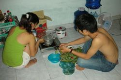 Khuyến khích mọi người 'sống thử', nữ sinh đại học làm dậy sóng mạng xã hội
