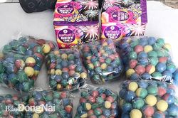 Phát hiện đối tượng mang pháo nổ đi bán