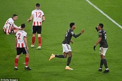 Kết quả Ngoại Hạng Anh: Rashford lập cú đúp, Man Utd thắng đội cuối bảng