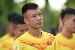 Tiền vệ U22 Việt Nam: 'Đối đầu với các đàn anh không phải là bất lợi'