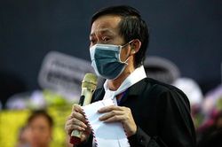 Nghẹn lòng bài thơ Hoài Linh tiễn biệt Chí Tài được đọc trong tang lễ tại Mỹ