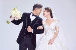 Sao nam Việt lấy vợ hơn tuổi vẫn lãng mạn, hạnh phúc