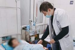Cho tay vào máy giặt đang hoạt động, bé trai 6 tuổi đứt rời ngón tay