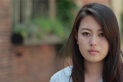 Chồng đi công tác mang về hộp trà quý, tôi hí hửng đem biếu đồng nghiệp, nhưng vừa thử xong anh phun ngay ra khiến tôi rụng rời