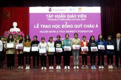Trao học bổng Quỹ châu Á cho 100 nữ học sinh dân tộc