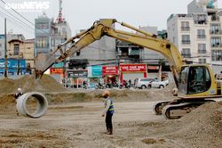 Công nhân cấp tập hoàn thành mở rộng đường vành đai 2 trước Tết Nguyên đán