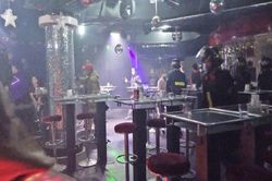 Gần 100 chiến sĩ công an ập vào kiểm tra quán bar, 30 người dương tính ma túy