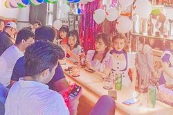 Quán bar kiểu Nhật trên đất Việt: 'Sugar daddy' và ảo ảnh tình yêu