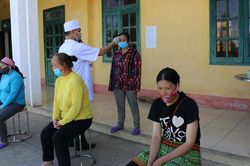 Tròn vai trò chăm sóc sức khỏe bộ đội và nhân dân vùng sâu
