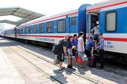 Giá vé tàu TP Hồ Chí Minh - Hà Nội chỉ còn từ 450.000 đồng/vé