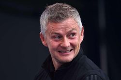 M.U vùi dập Leeds 6-2, HLV Solskjaer vẫn chê… ít