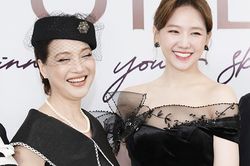 NSND Lê Khanh: 'Tôi yêu mến Hari Won và sẽ ở bên cô ấy lâu dài'