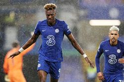 Abraham lập cú đúp, Chelsea vùi dập West Ham