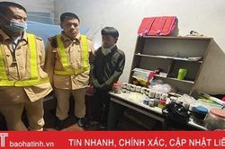 Hà Tĩnh: Phát hiện 2 học sinh tự chế, tàng trữ thuốc pháo và pháo tự cuốn