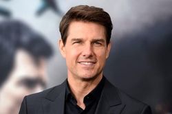Tom Cruise tức giận khi ekip đoàn phim 'Mission: Impossible' đứng gần nhau hơn 2m