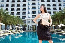 Hoa hậu Huỳnh Thúy Anh diện hàng hiệu đắt đỏ hơn 1 tỷ