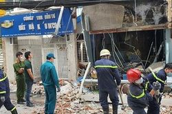 Tường rung chuyển, đổ sập sau tiếng nổ kinh hoàng lúc sáng sớm