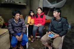 Người dân xóm nghèo mơ nhà vượt lũ
