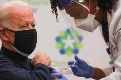 Video ông Biden tiêm vắc-xin Covid-19