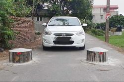 Làm thế nào để lách được ô tô qua khe hẹp?