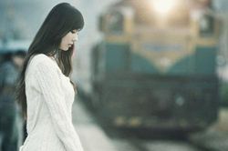 Vợ bỏ chồng giàu có để chạy theo anh xe ôm 'tay trắng'