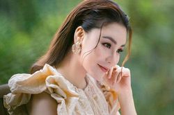 Hồ Quỳnh Hương khoe nhan sắc tuổi 41