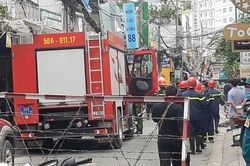 Nghi nổ bình gas ở quán ăn, bức tường bị thổi văng