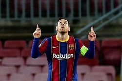 Messi phá 'siêu kỷ lục' ghi bàn của 'Vua bóng đá' Pele