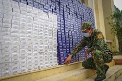 Bộ đội Biên phòng tỉnh Kiên Giang bắt giữ gần 12.000 bao thuốc lá nhập lậu