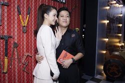 Cặp vợ chồng 'quấn quít' nhất showbiz Việt là đây chứ đâu!