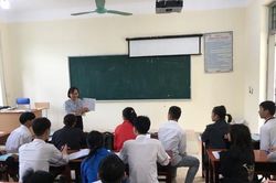 Cô giáo trẻ băng rừng, vượt núi bồi đắp kiến thức cho trò