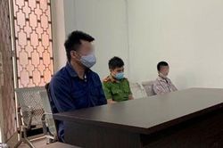 Gã đàn ông hai lần xâm hại con nuôi của vợ hờ