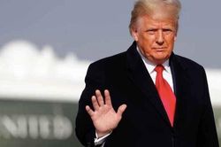 Ông Trump ân xá cùng lúc cho hàng chục người