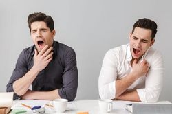 Ngáp quá nhiều đơn thuần do chứng khó ngủ, cũng có thể cảnh báo tình trạng sức khỏe nguy hiểm khác