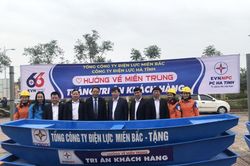 EVNNPC trao ân tình tới đồng bào miền Trung