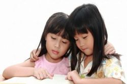 Hậu Giang: Trao bằng khen và tiền thưởng cho 22 gia đình sinh đủ 2 con gái