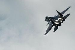 Nga điều tiêm kích Su-30 chặn máy bay Nhật Bản