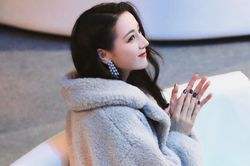 Ảnh hậu trường của Địch Lệ Nhiệt Ba