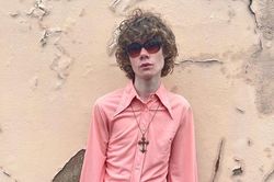 Nam người mẫu catwalk khắp đường phố Paris