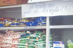 Tủ mỳ tôm, thuốc tây miễn phí của chủ nhà cho sinh viên thuê trọ